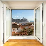 Stunning River View In Historic Alfama Apartmán