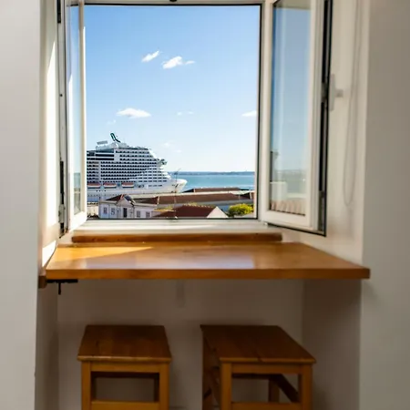 Stunning River View In Historic Alfama * Lizbona