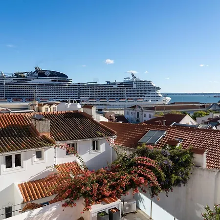 Stunning River View In Historic Alfama * リスボン