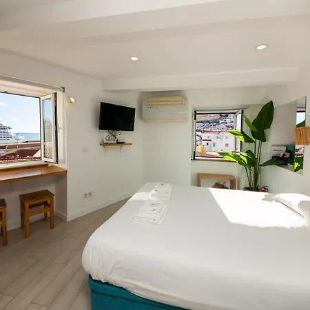 Apartment Stunning River View In Historic Alfama *