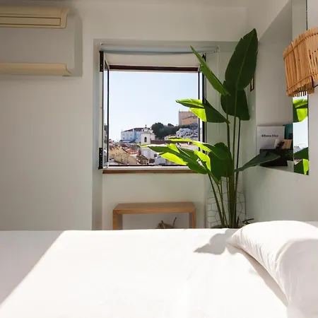 Stunning River View In Historic Alfama Apartment