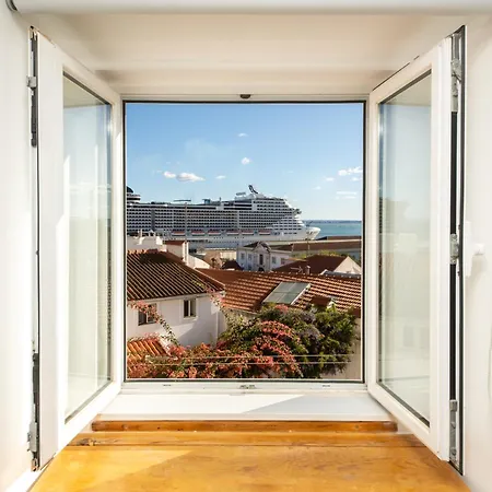 Stunning River View In Historic Alfama Lejlighed